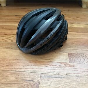 Giro Cinder MIPS Helmet in Black and Gray - size L
